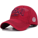 casquette rouge lettres usa